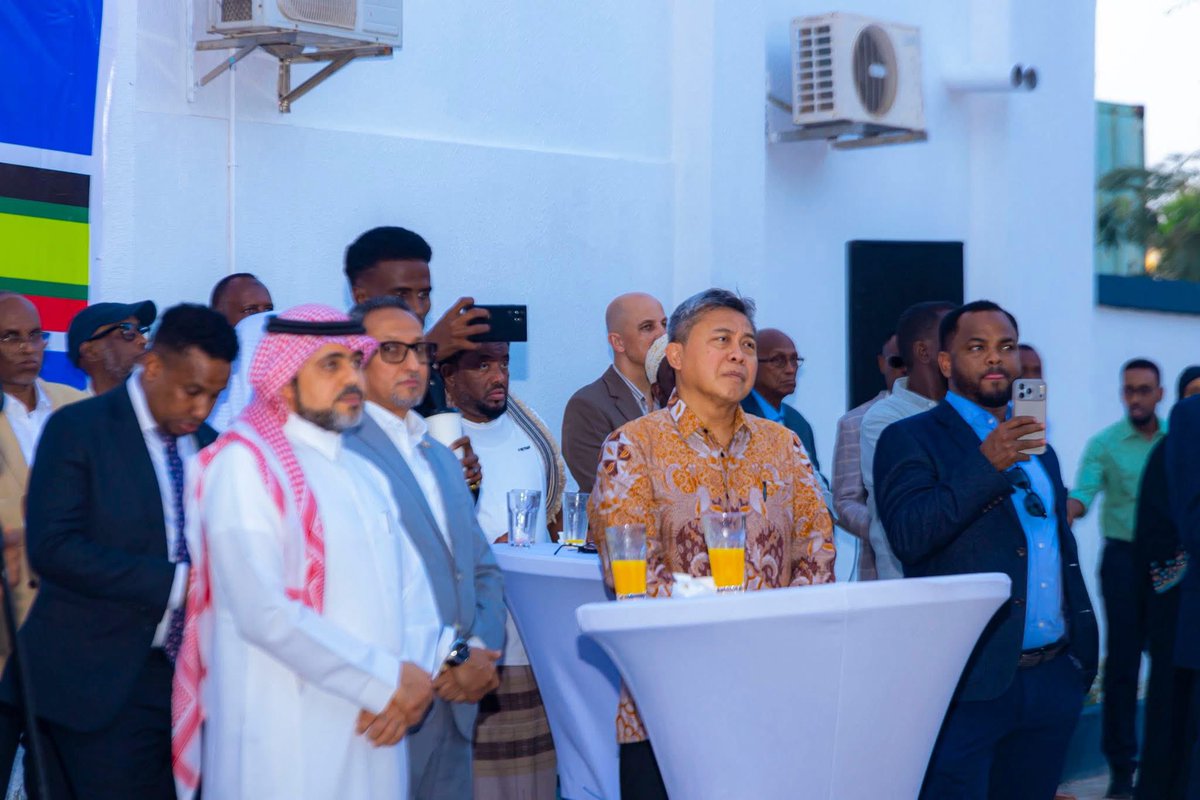 ArlaadiMnetwork's tweet photo. ⚡️LATEST — #Somalia’s Permanent Secretary for Foreign Affairs, @HamzaHaadoow, on Wednesday inaugurated the new ambassador’s residence in Dar es Salaam, marking what officials described as a key milestone in rebuilding the country’s diplomatic infrastructure and expanding its regional presence. The event, attended by Tanzanian officials, diplomats and members of the Somali community, underscored #Mogadishu’s push to strengthen institutional continuity and bilateral ties, following last year’s renovation of the embassy chancery under Ambassador @IlyasAliHassan.