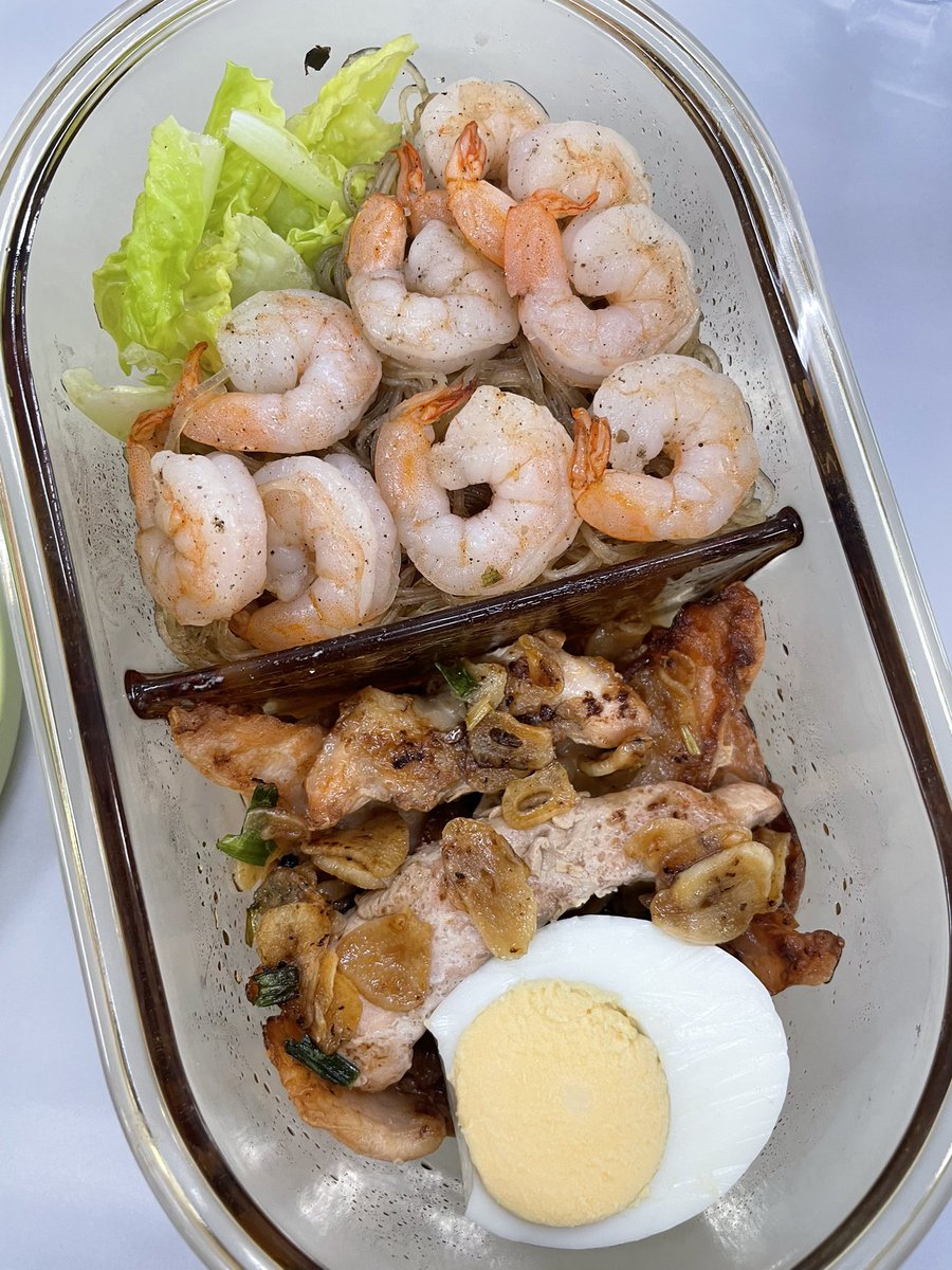 mintnat's tweet image. ข้าวกล่องวันนี้จุ้งอบวุ้นเส้นกะแซลม่อนผัดกระเทียมไข่ต้ม เย่ๆ