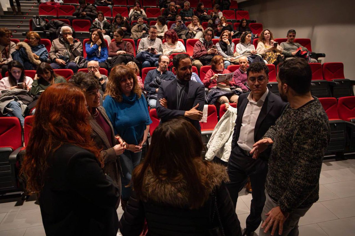 Proyección de "Disonancia", nominado a los Goya, en Alcorcón. Organizado por el Ayuntamiento, con productores locales de Creta Producciones y autoridades municipales. Un coloquio enriquecedor sobre la causa saharaui.