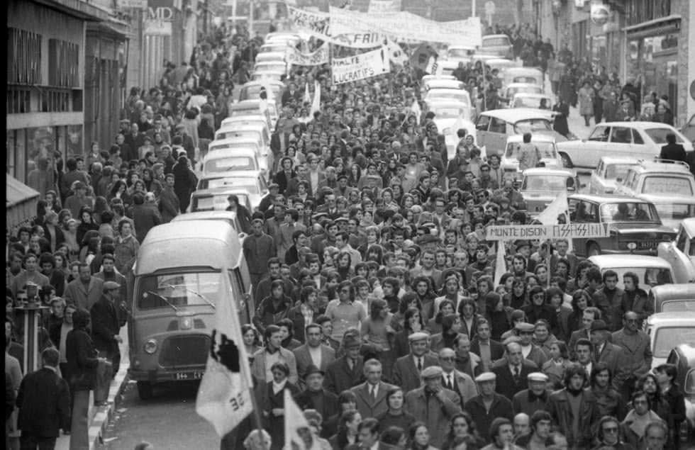 DJ_Luccioni's tweet photo. Le 11 février 1973, les Corses manifestaient massivement dans les rues de à Bastia pour dénoncer la pollution des « boues rouges », déversées par la société italienne de la Montedison au large de Capicorsu. 

1/3 https://t.co/8hWYcj0Mo7