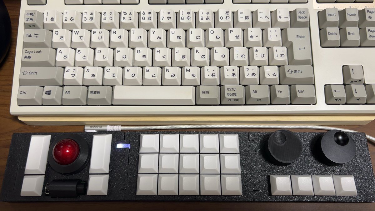 キーケットの予定です
市販のキーボード下に置いて使うトラックボール(完成品)
・拡張機能付きTrackBallBar(TBB)
・拡張機能なしTrackBallBarSlim(TBBS)
TBB拡張ユニットキット(要はんだ付け)
・分割テンキーレスキーボード
・2ホイール4キー
・5x3キーパッド
・6x3キーパッド
#キーケット