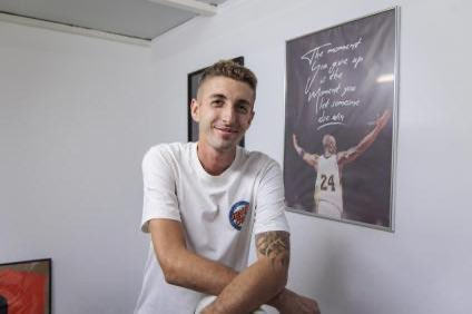 Fallece Xisco Quesada, el mallorquín de 28 años que se convirtió en un ejemplo de visibilidad y lucha contra el cáncer.