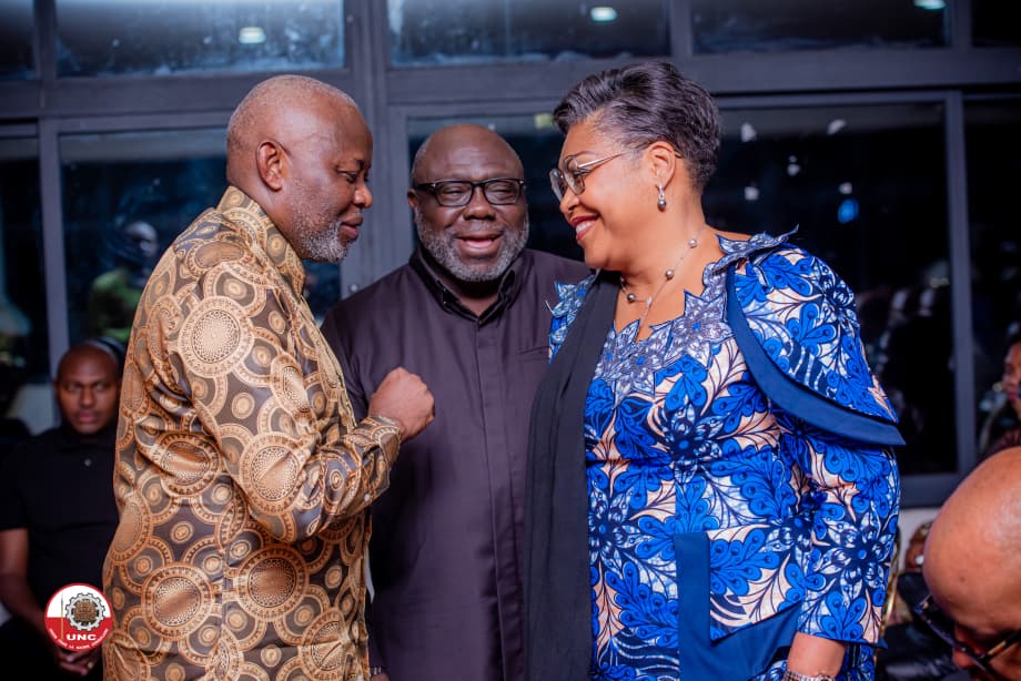 Au nom du gouvernement congolais la première ministre <a href="/SuminwaJudith/">Judith SUMINWA TULUKA</a> a été aux côtés de <a href="/VitalKamerhe1/">Vital Kamerhe</a> pour pleurer ensemble.