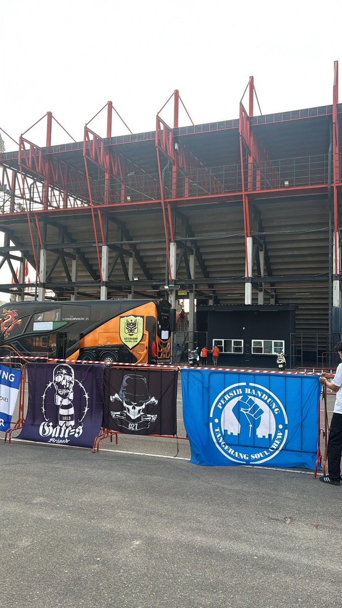 FOREVER BLUE tweet media