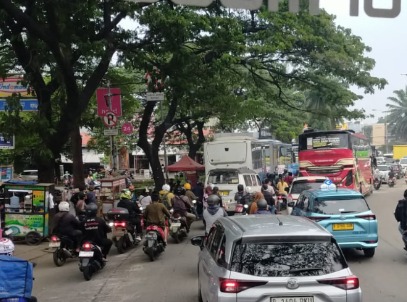 Transportasi Jakarta tweet media