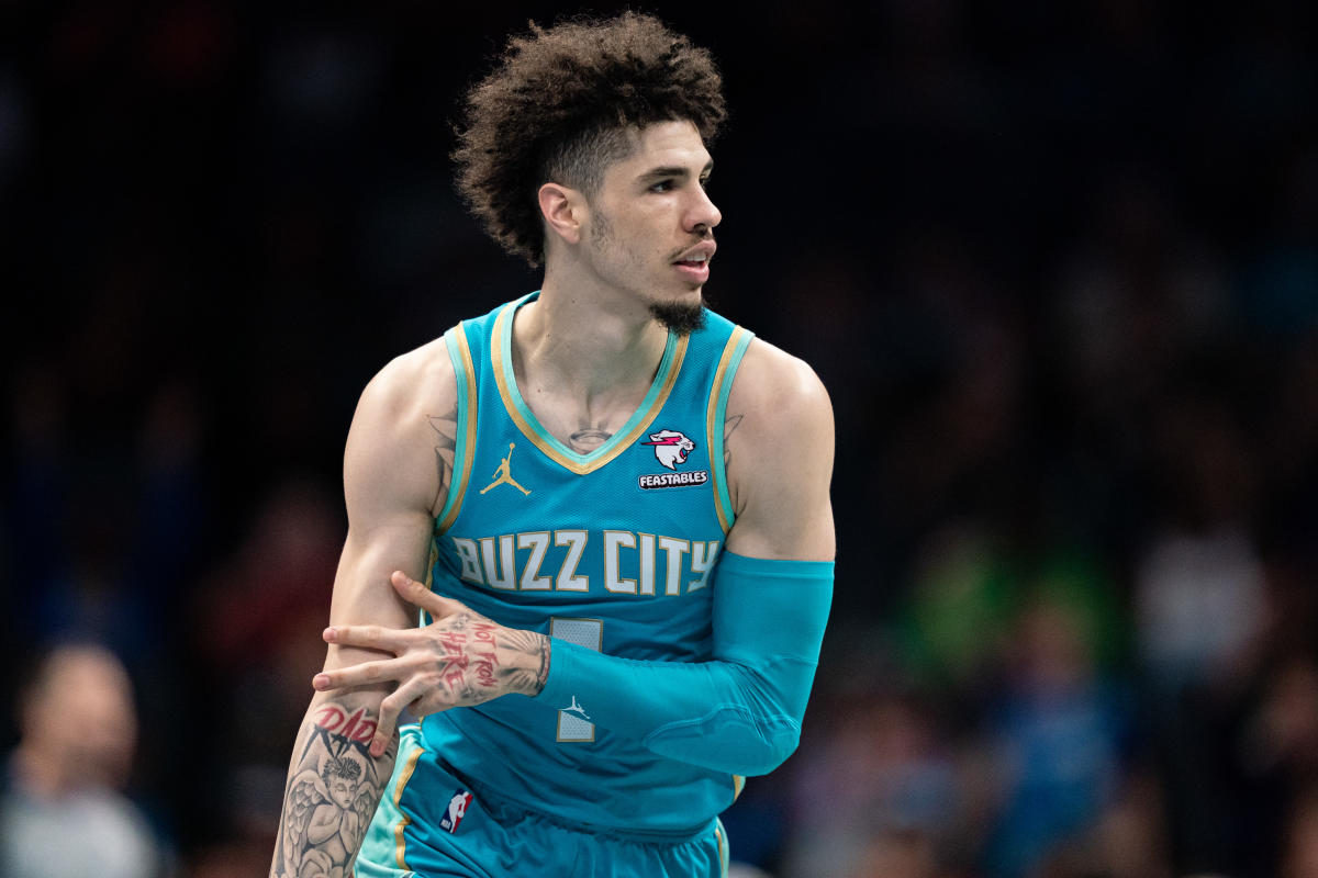 budfordsbets's tweet photo. My 4 FAVORITE NBA Player Props for 2/11/26

🚨$25 to a follower who ♥LIKES♥ if we sweep!🚨

LaMelo Ball o7.5 Assists

Jarrett Allen o2.5 1Q Rebounds

Ace Bailey o13.5 Points

Andrew Nembhard o6.5 Assists

🔥19-7 run on NBA props!🔥

Early Access + Discord! @Winible @whop
⬇⬇⬇
https://t.co/uNGfa7gHi8

📊Researched using @PropsEdge📊
Code "BUDFORD" for 20% OFF ⬇️
https://t.co/FJlufeVYS7

Need a Sportsbook?
Try @BetUS_Official ‼
For 125% BONUS on Your First 3 Deposits
+10% Gambler's Protection, use the link below! ⬇️
https://t.co/LEW9Caen6H