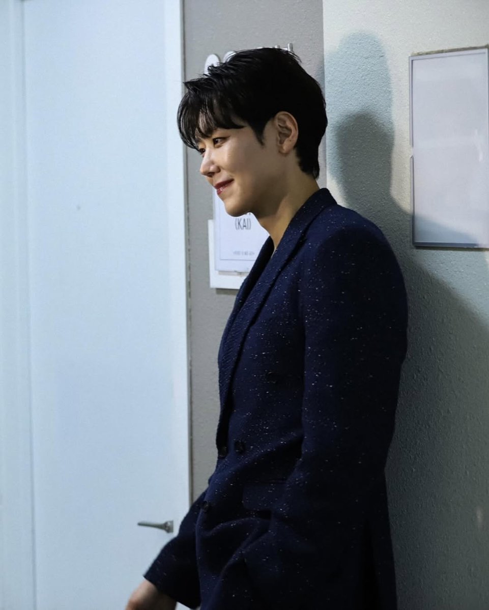 헉 카이 더시즌즈 어제 찍은 거 이번주 금요일에 나온당 .ᐟ.ᐟ