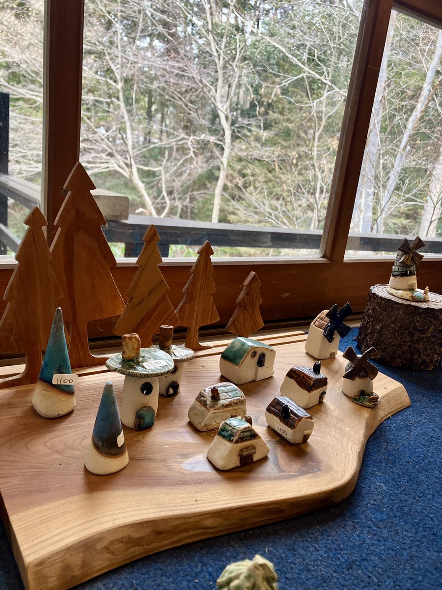 今日は飯能窯へ遊びに行きました。

店の器でお世話になっています。

様々な器のほか
今は雛飾りなどの作品も置いてあります。

機会があればぜひ訪れてみてください。

#飯能窯 #陶芸 #窯元 #虎澤英雄