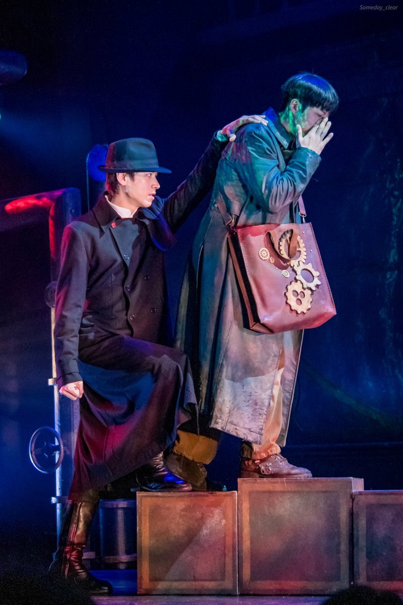 260211 뮤지컬 은하철도의 밤 : 스페셜커튼콜 :)

윤승우 배우님
박정원 배우님 :)

앞서가는 오르페우스
뒤따르는 에우리디케.