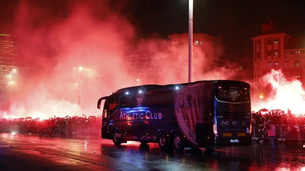 🚨🚨 Habrá RECIBIMIENTO al equipo en la explanada de San Mamés. El Athletic convoca a la afición a las 19:15h 🧣🔥
