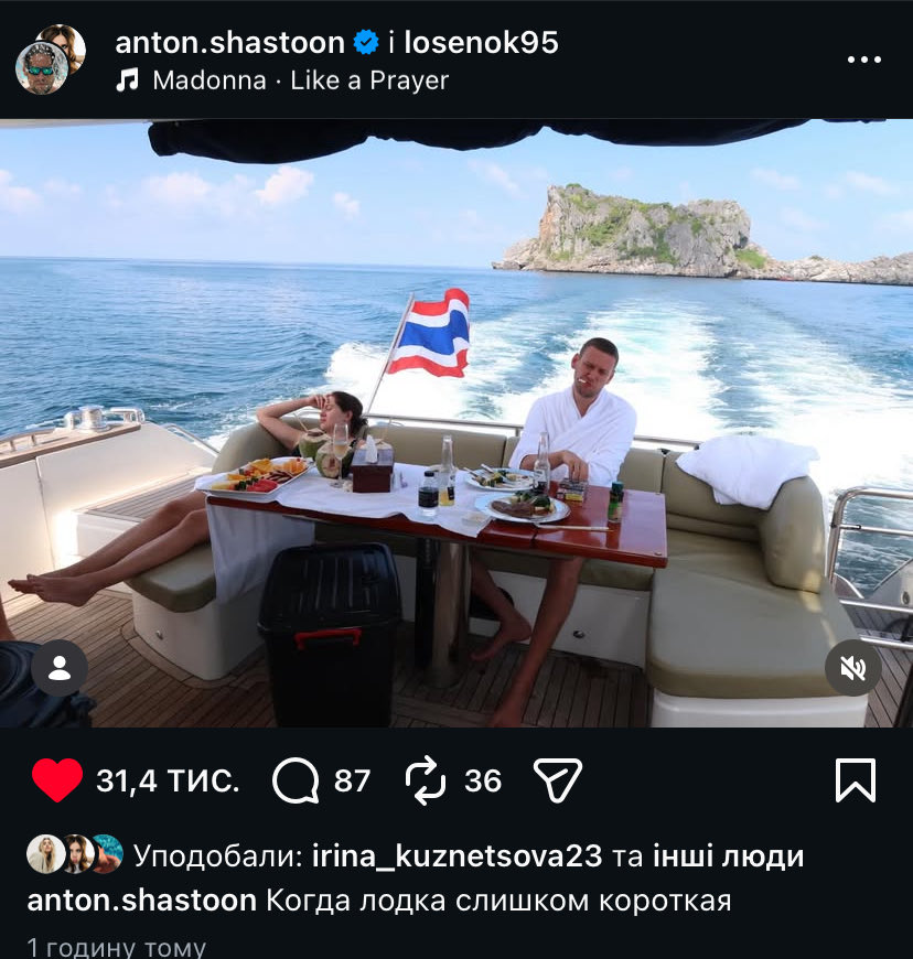 это фото вызывает во мне дичайшее желание писать аушки где они лучшие подружки-сплетницы