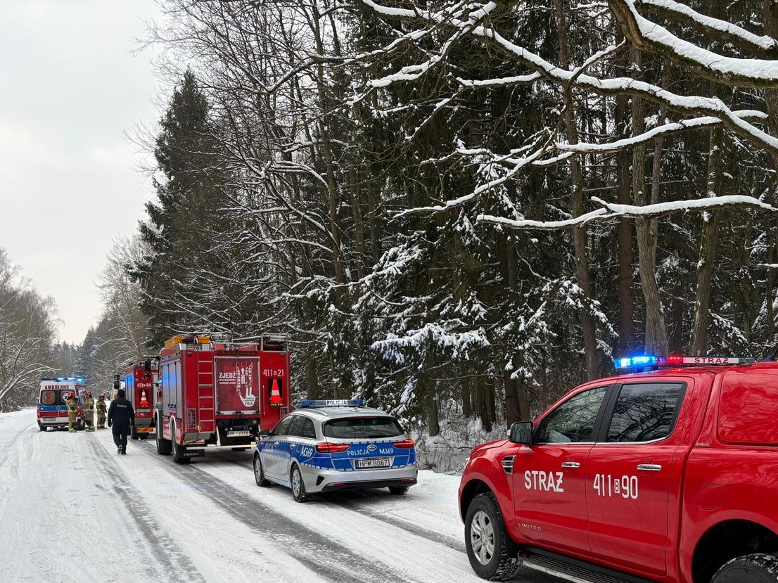Około godz. 7:30 między Bielskiem Podlaskim i Dubiażynem auto osobowe zjechało na pobocze drogi i dachowało. Poszkodowane zostały 2 osoby.
Strażacy z JRG w Bielsku Podlaskim zabezpieczyli miejsce zdarzenia i udzielili kwalifikowanej pierwszej pomocy uczestnikom zdarzenia.