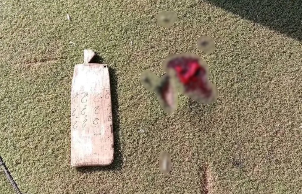 VistaMaps's tweet image. استهدفت طائرة مسيرة تابعة لمليشيا الدعم السريع مدرسة لتحفيظ القرآن الكريم في مدينة الرهد بشمال كردفان بثلاثة صواريخ بعد صلاة الفجر حيث كان الطلاب يكتبون القرآن.
وأسفر الهجوم عن وفاة طالب وإصابة 18 آخرين.