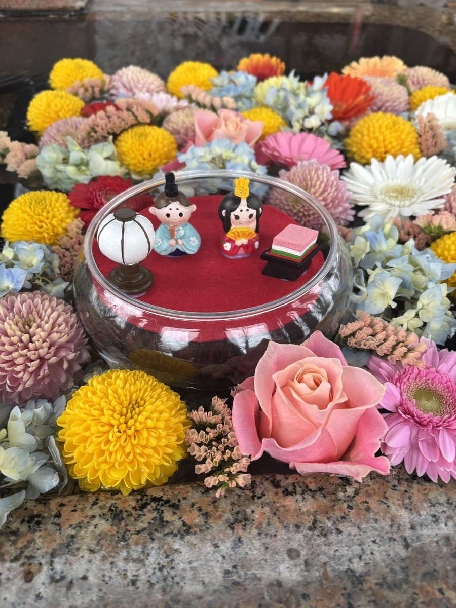 ArkReiko's tweet photo. 金峯神社⛩️
雪の中ですが☃️花手水はお雛様飾りになってました🎎 https://t.co/wc336XLLlf