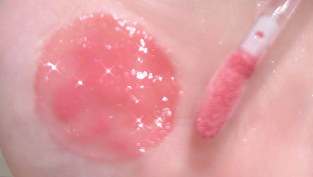 発売前から狙っていたロムアンドの新作グロス
S04 

いちごミルクカラーにキラキラっていったいなんなの？ｶﾜｲすぎるじゃないか⑅︎ᩥ𞄵•ܸ · •ܸ⑅︎ᩥ𞄵🍓🍼✨️