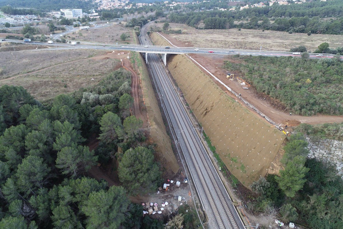 Avancen les actuacions de millora a l’R4 (tram Terrassa-Manresa). 

Fem seguiment de ben a prop del desplegament dels treballs als punts prioritaris identificats, assegurant que es compleixin els compromisos adquirits en seguretat i fiabilitat del servei