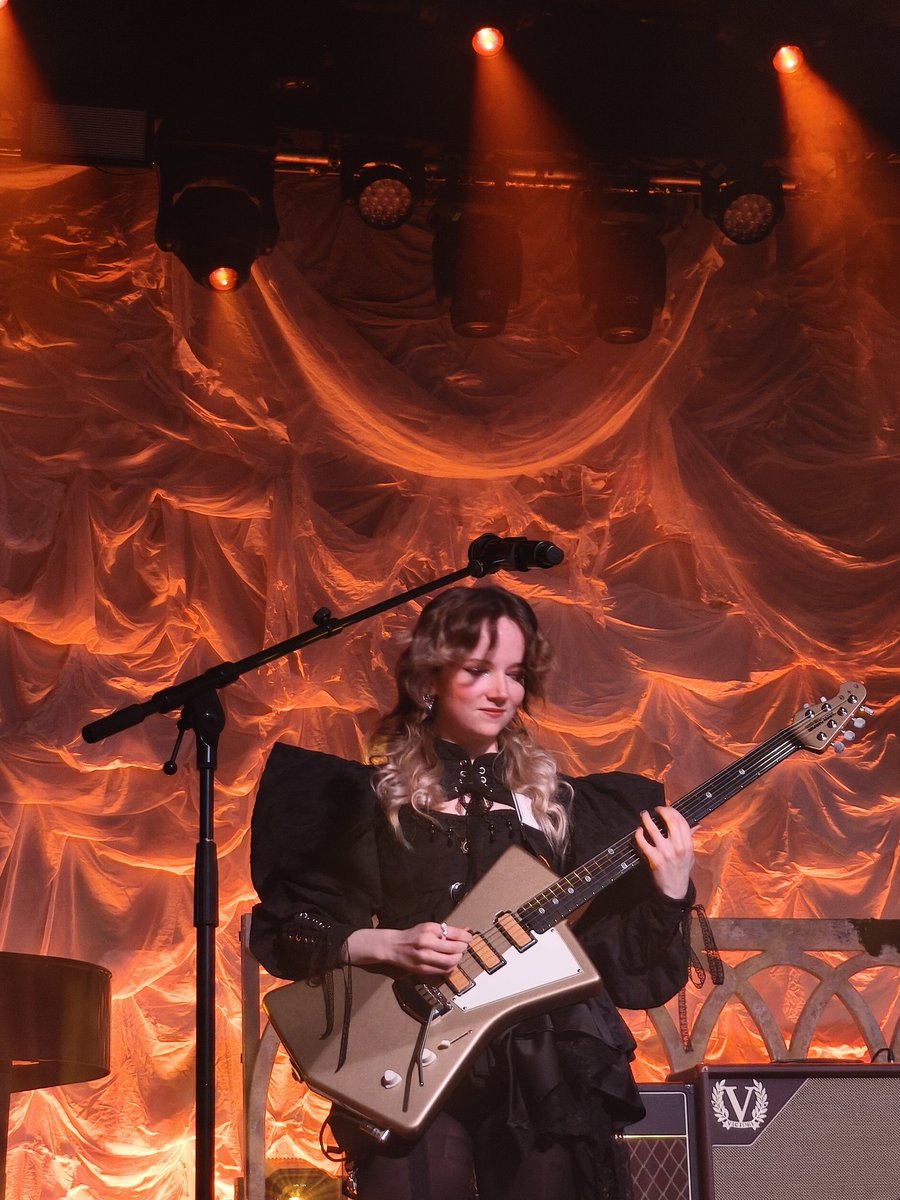 vampygail's tweet photo. emily roberts in madrid yesterday pics by me :3 https://t.co/ay2C4DLqBU