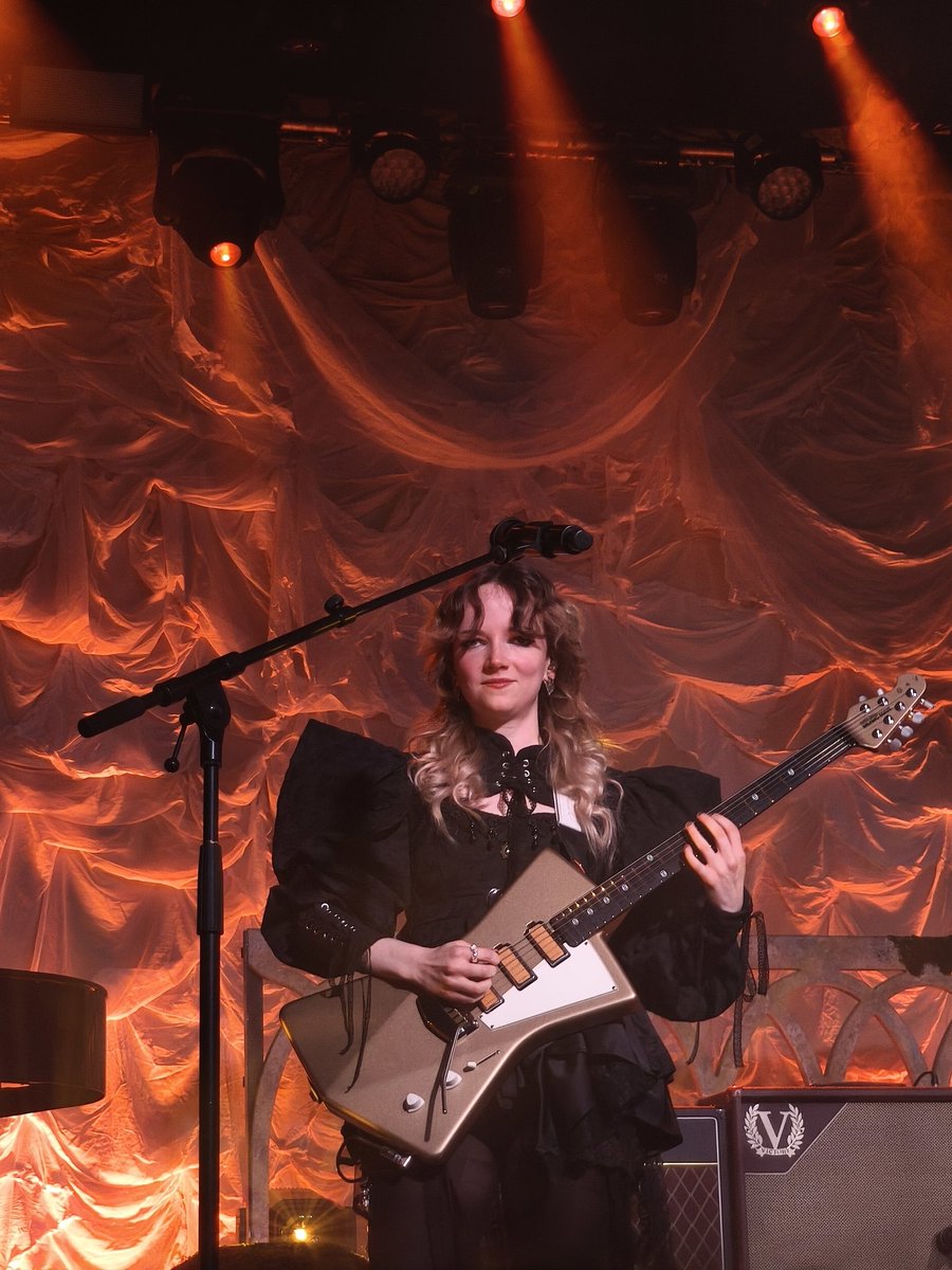 vampygail's tweet photo. emily roberts in madrid yesterday pics by me :3 https://t.co/ay2C4DLqBU