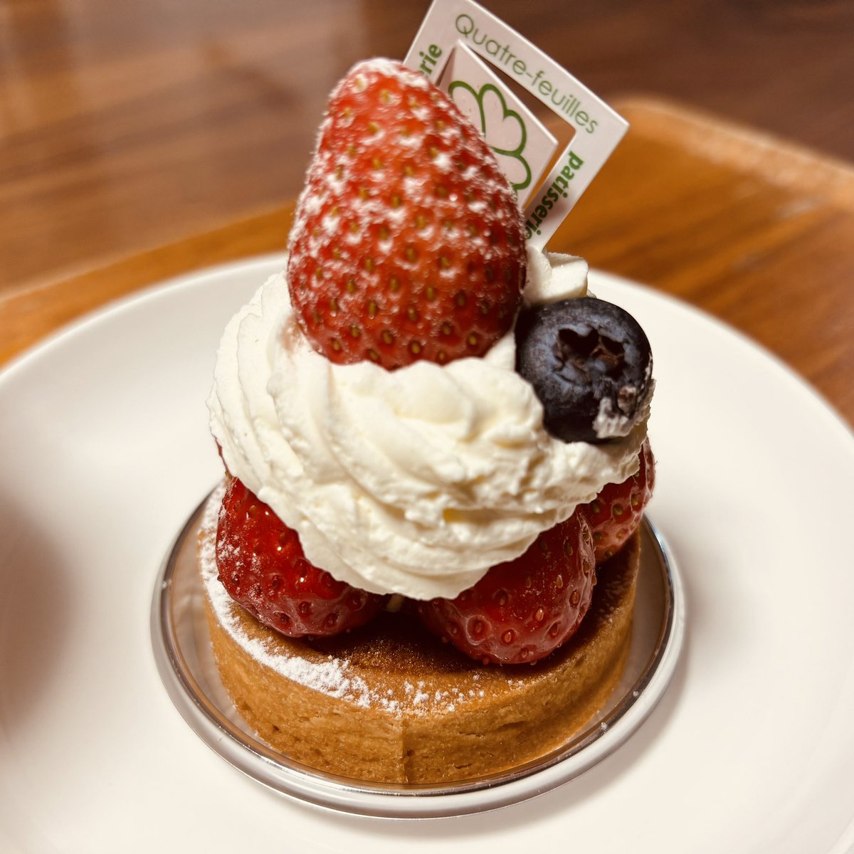 maple_syrup28g's tweet photo. BUMP OF CHICKEN30周年おめでとうございます！！
BUMPを好きになって早20数年…
悲しい時落ち込んだ時迷った時、いつもそばにBUMPの曲がいました
これからもBUMPの音楽と共に生きていきます
東京ドーム絶対行くぞーーー！！！
#BUMPOFCHICKEN 
 #BOC30th https://t.co/1ywnvMad75