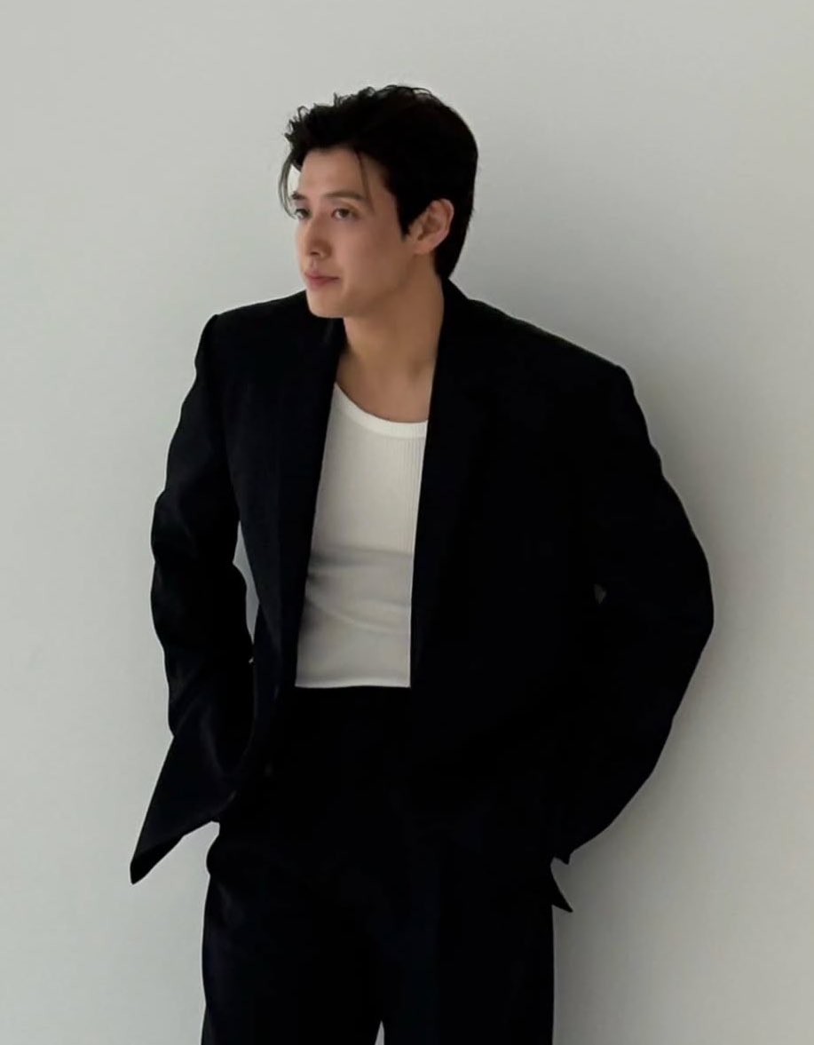 강하늘 프로필 새로 찍은 거 같은데 
아니 남자 제발.......