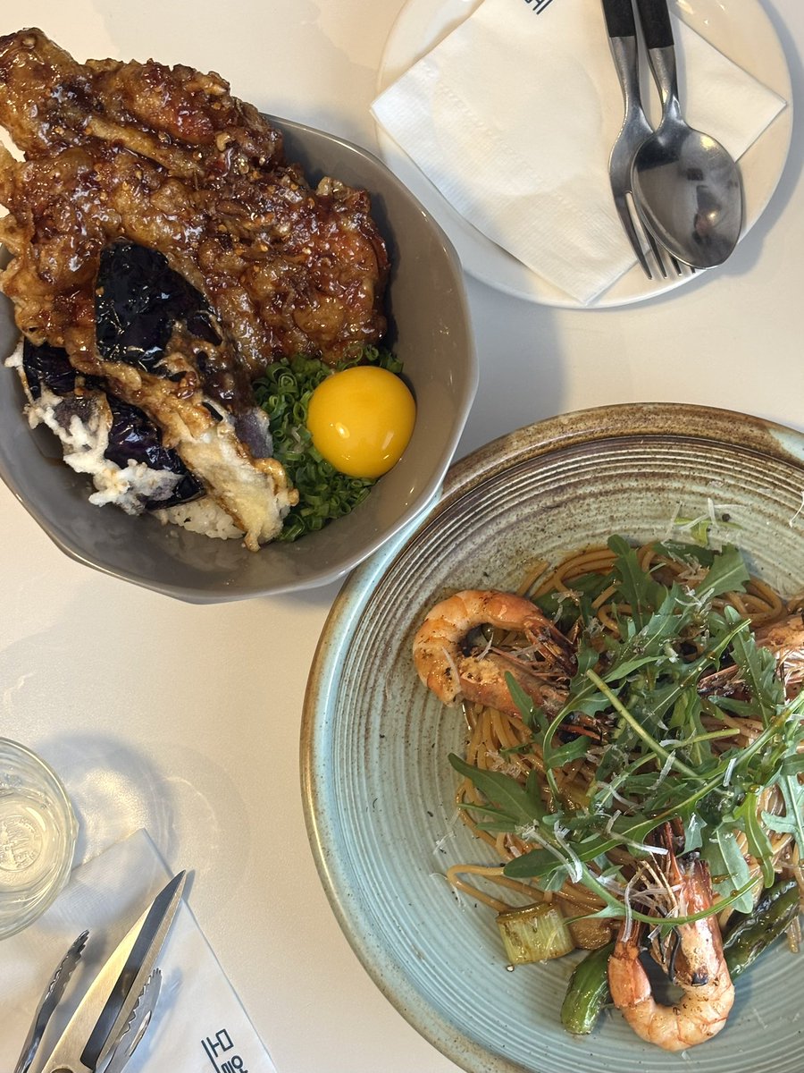 📍모얼동
간이 좀 세긴한데 메뉴가 다 맛잇음!!
내 최애는 깐풍통다리덮밥

#너따라_닭먹었쩡
#정우의_원데이식스밀