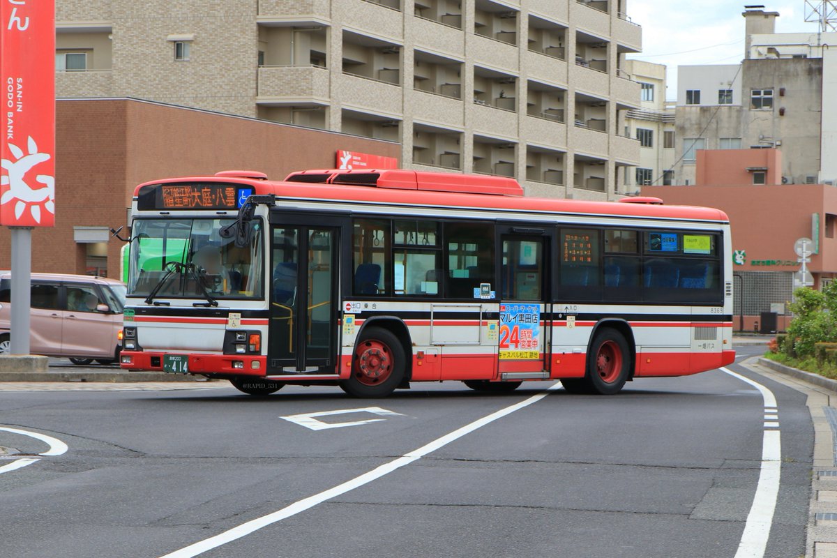 一畑バス］ 8369 (PKG-LV234L2,島根200か・414) 8377 (QPG-LV234L3