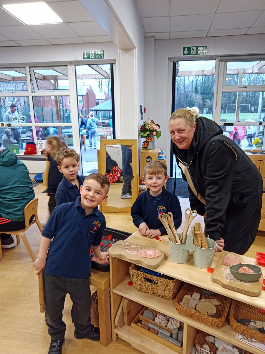 Miss Taylor tweet media