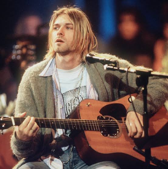 FrenchRapUS's tweet image. 🚨 ÉNORME REBONDISSEMENT ! 

De nouvelles analyses médico-légales affirment que la mort de Kurt Cobain serait un meurtre, et non un suicide 😳

Plus de 30 ans après, le mystère refait surface.