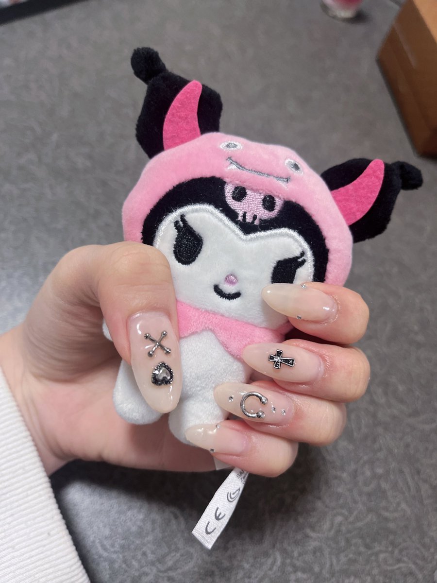 うっふ〜ん♡♡ 友達にネイルしてもらったわよ〜ん🤩🤩♡♡