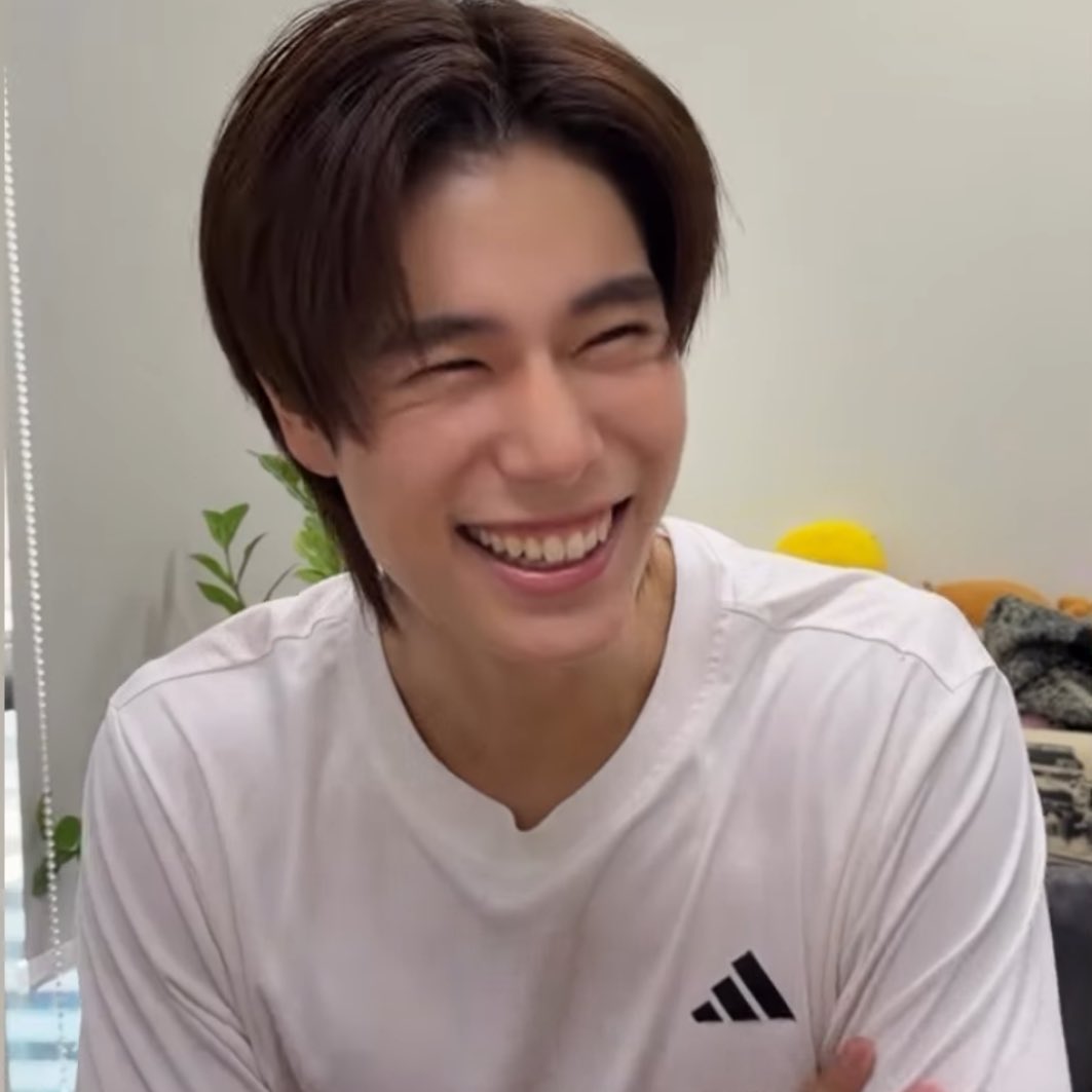 นางยิ้มเต็มแก้มแล้วหนวดแมวออกทุกครั้งเลยอ่า 🤏🏻 เป็นเด็กที่เวลามีความสุขก็ทำคนรอบข้างมีความสุขไปได้ด้วยจริงๆๆเยยน้า นับเป็นความสามารถพิเศษของหนูมั้ยเนี่ย🤲🏻 มีพลังปล่อยออร่าความสดใสแจกจ่ายให้ทุกคนได้ด้วยย แค่เห็นหนูยิ้ม พี่ก็ยิ้มตามทุกทีเลยง่ะ แพ้ทางแมวเด้ก 💖✨