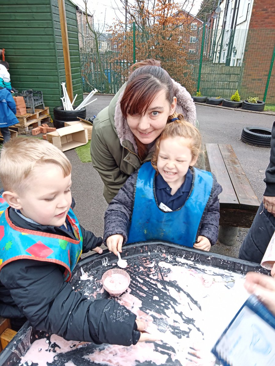 Miss Taylor tweet media