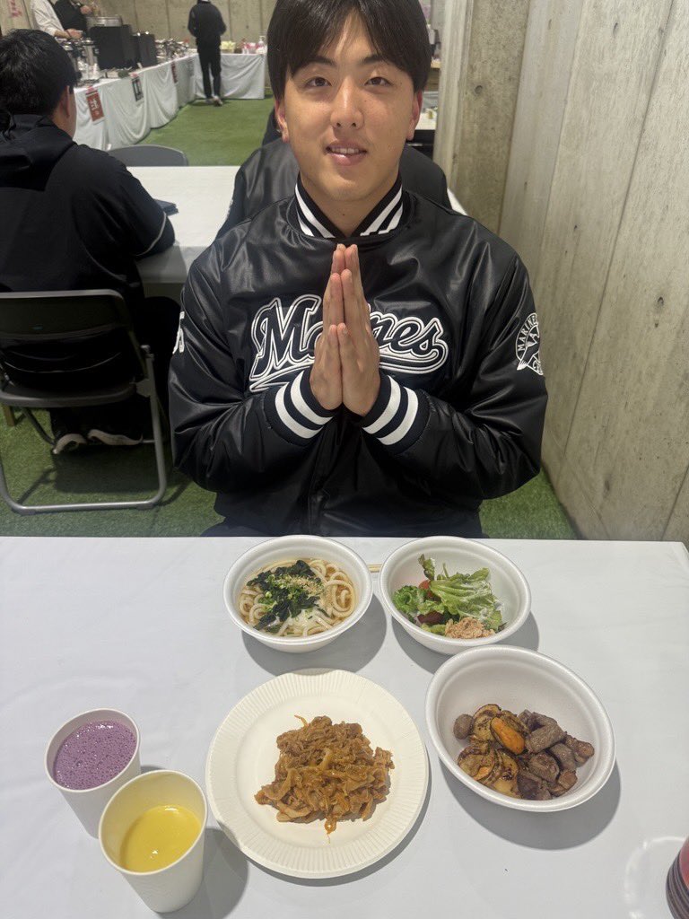 都城春季キャンプ最終日。
LiveBP登板後の晴也ランチはこちら。
本日のLiveBPではMAX150キロを計測しました。
#chibalotte #広報 #田中晴也 #MarinesSpringCamp