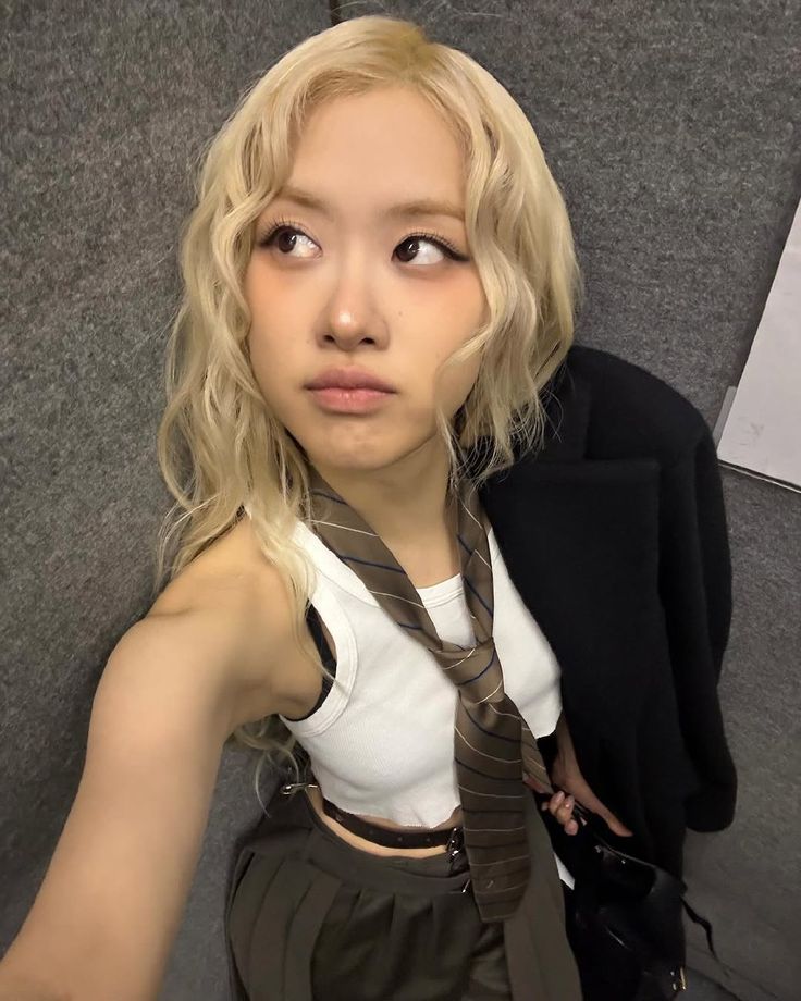 ninilililover's tweet photo. Happy birthday Rosie 🌹🐿️
Thank you for healing me with your music every lyric and note you created always make me happier. Always be happy and get what you want Rosie i love you 💙🎉

BIG BAD ROSÉ DAY
#Chapter29WithROSÉ
#넘버원걸_로제야_생일_축하해 https://t.co/Ut043cRSur