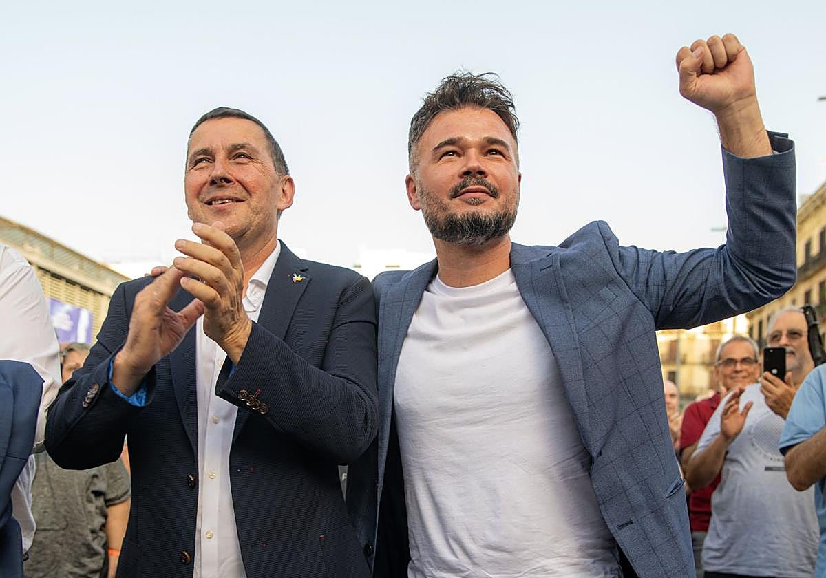 "La amiguitas de mi hija tenían las cabezas abiertas y las reconocíamos por la ropita"
GC D José Giménez Madera, Héroe y superviviente del atentado contra la Casa Cuartel GC de Vich por los cobardes de ETA

5 niños, una anciana y 4 GC asesinados con un coche bomba en Vich por ETA