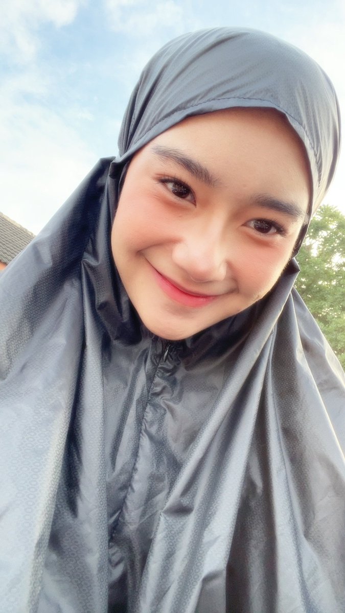 vvotanet's tweet photo. Menjelang Ramadan, saatnya share foto oshimu yang cantik itu pakai kerudung atau mukenah 🌙
https://t.co/ofZTFJoFY3