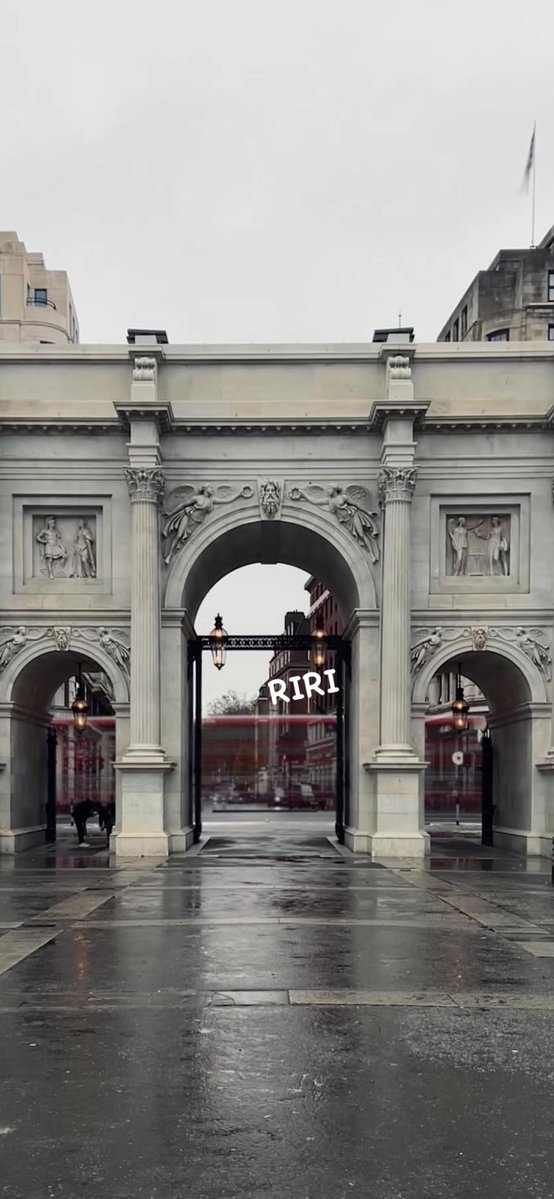 وكالحلم جئتي وكالحلم غبتي 
وأصبحت أنفض منك اليد ! 

فما كان اغربه ملتقى وماكان اقصره موعداً 🤍✨
. 

Beauty and dream where they always meet in the midst of creativity