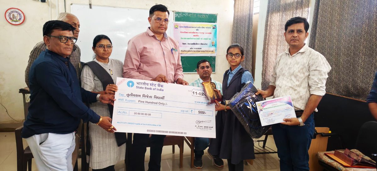 પાલનપુર ખાતે યોજાયેલ ગુજરાત ઉત્તર ઝોન કક્ષાની #નિપુણ_ભારત અંતર્ગત સ્વરચિત વાર્તાસ્પર્ધામાં શ્રી હાપા પ્રાથમિક શાળા પીએમશ્રી-ગુજરાતની દીકરી પ્રિયાંશીબા મહેન્દ્રસિંહ ચૌહાણ તૃતીય ક્રમે વિજેતા બની છે. પ્રિયાંશી અને તેના માર્ગદર્શક અંજનાબહેનને ખૂબ ખૂબ અભિનંદન અને શુભેચ્છાઓ. <a href="/RajHapa/">Rajendrasinh Parmar</a>