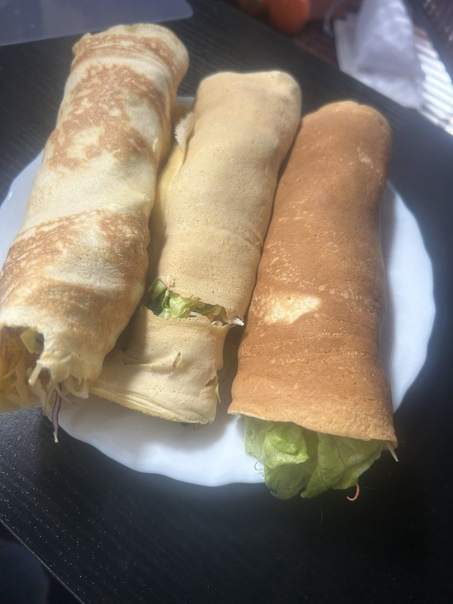 晩御飯はお好み焼き焼き〜
昼ごはんはお食事クレープよ〜
これ美味しいんよ！