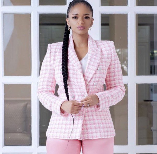 Man’s NOT Barry Roux tweet media