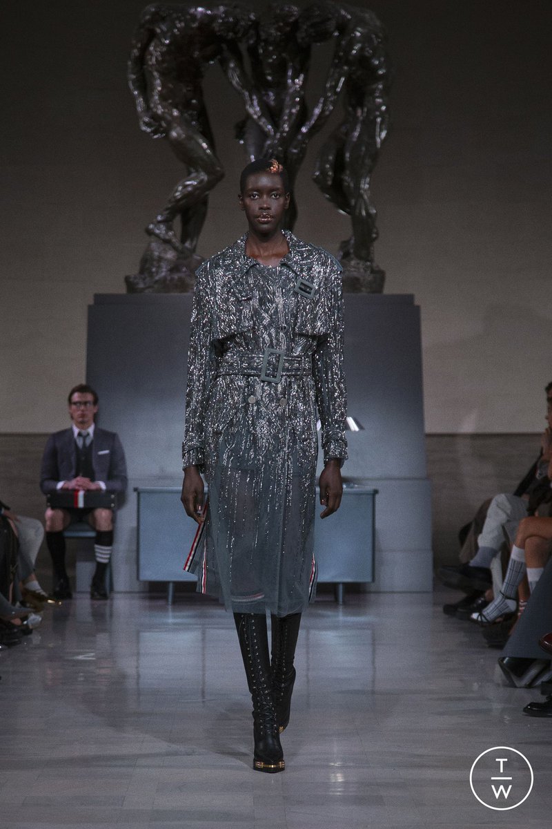 توم براون خريف وشتاء ٢٠٢٦ 

افتقدته باسبوع الكوتور فـ هنا قاعد يرجع لمنطقة راحة ومن حقه بصراحة ☺️
الكوت الختامي 👏🏻✨