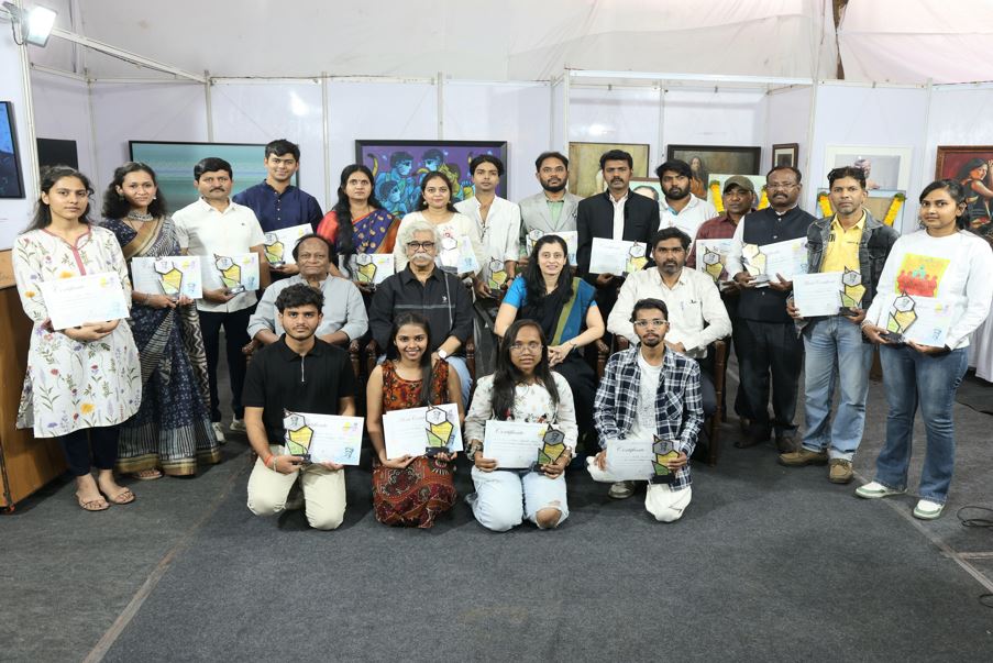 ३८ व्या अखिल भारतीय लोकमान्य टिळक आणि बॅरिस्टर व्ही. व्ही. ओक स्मृती चित्रकला प्रदर्शनाचा पारितोषिक वितरण सोहळा मंगळवारी टिळक स्मारक मंदिरात उत्साहात पार पडला.

#TilakSmarakMandir #ArtExhibition #LokmanyaTilak #VVVOakMemorial #IndianArt #ArtAwards #PuneEvents #TMV