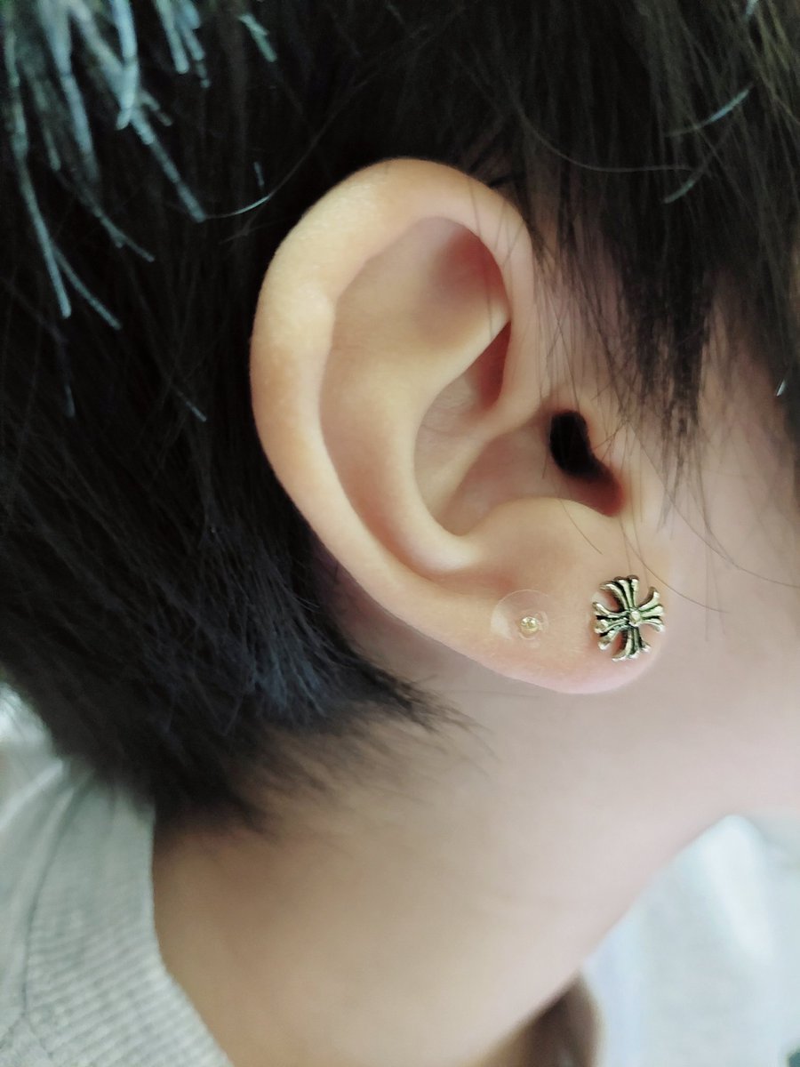 CreoJewelry's tweet photo. 男性の方もお洒落と健康のアプローチができるということで耳ツボジュエリーを楽しまれる方が増えています✴️

お子様の発表会でご利用される方もいらっしゃいます💐

ご希望のデザインに基づいたオリジナル製作も承っております💞

#耳ツボ #耳ツボジュエリー #お洒落 https://t.co/wIK4OM6flp