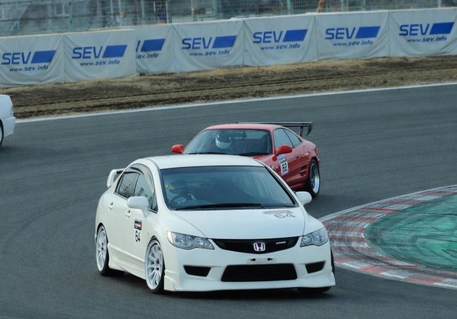 SenaFD2's tweet photo. マイカーで2回目のサーキット走行、
初TC2000🙂

ブレーキ思いっきり蹴飛ばしたらお尻フリフリし始めるからリアのパッドは要調整🙃

結局クリアは取れなかったけど楽しかったので🙆🏻‍♂️

1'07"199 https://t.co/HjumiGsU3x
