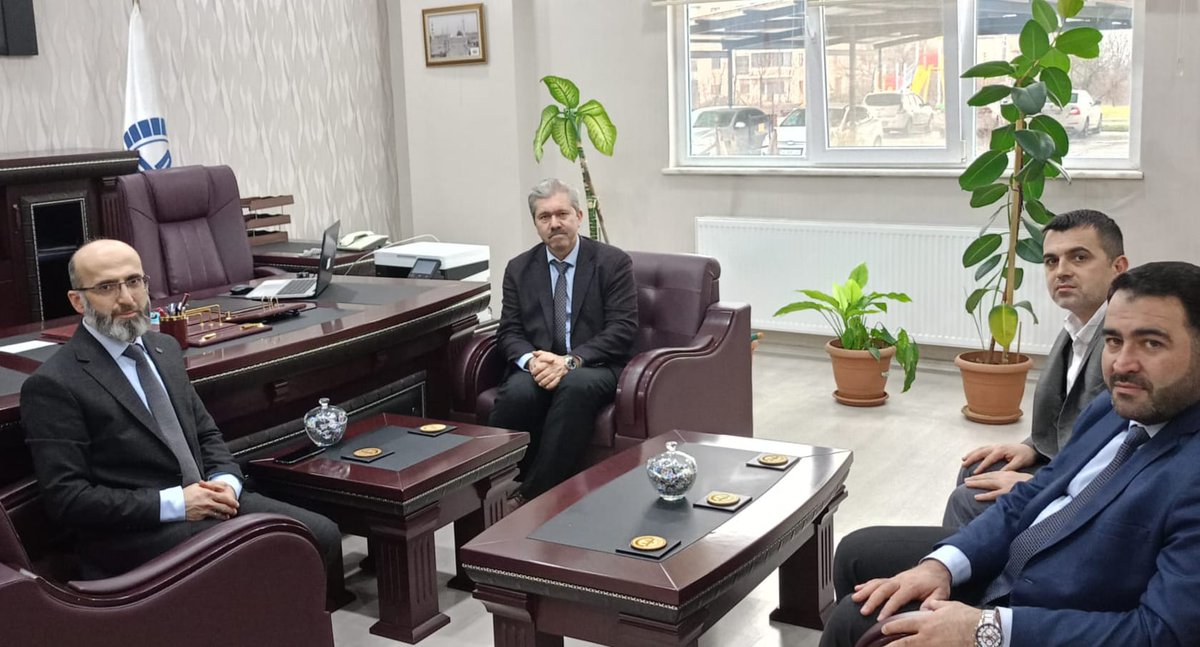 Fakültemiz Dekanı Prof.Dr. Mehmet Özkan, Dursunbey İlçe Müftülüğüne atanan Abdullah Şen'i makamında ziyaret ederek hayırlı olması dileğinde bulundu. <a href="/balikesiruni/">Balıkesir Üniversitesi / Balıkesir University</a>