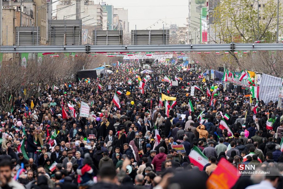 از دیروز که کانال های برانداز کپشن میزدند " خانواده ی جاوید نام ها را تهدید کرده اند که یا در ۲۲ بهمن شرکت میکنید یا جاوید نام ها را نبش قبر میکنیم" مشخص بود که اینها میدانند امروز قیامت میشود و از پیش در حال خر کردن مخاطب هستند

ایران امروز قیام کرد
روی دشمنان سیاه
جاوید ایران