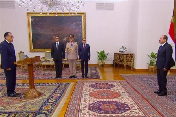 عاجل.. وزراء حكومة مدبولي يؤدون #اليمين_الدستورية 