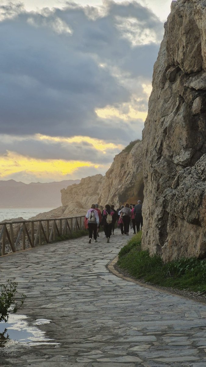En el día de ayer nuestra querida enfermera Montse y los usuarios de la caminata saludable disfrutaron de este paseo y estas vistas ✨
Porque con estas actividades prevenimos la enfermedad y cuidamos nuestra salud.