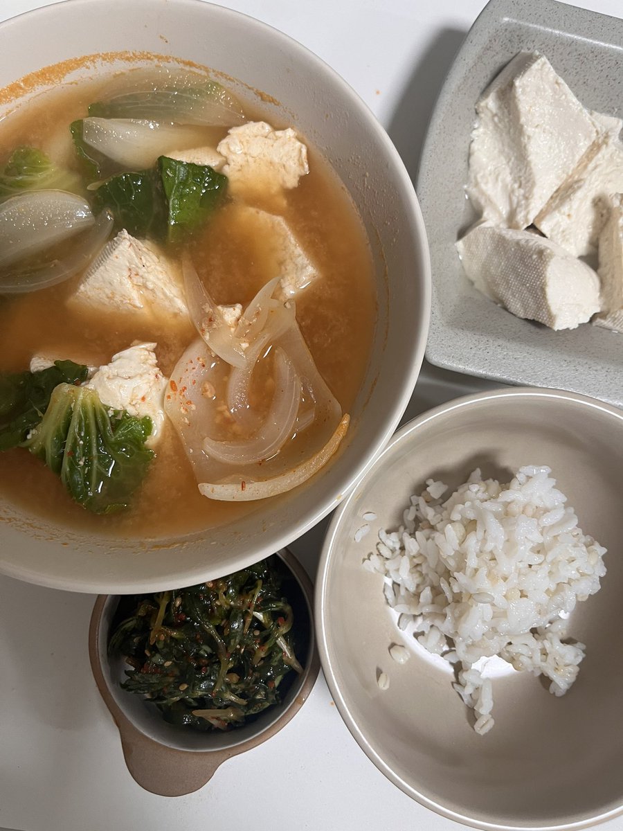 tangle_zip's tweet image. 저녁 봄동된장국