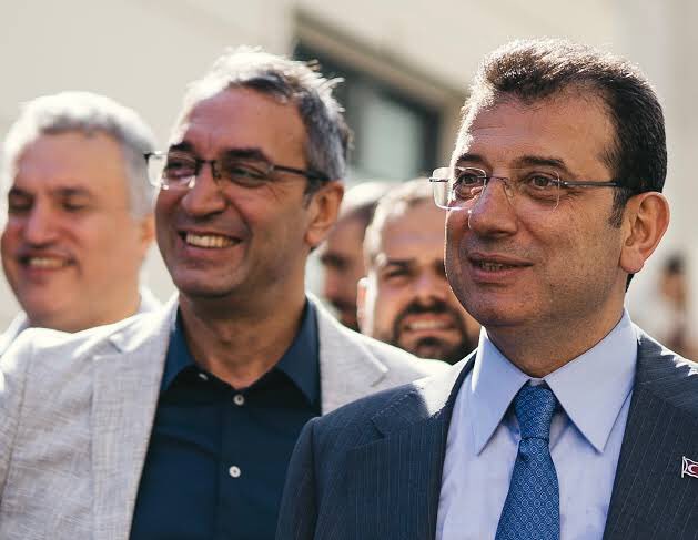 Sol_Yumrukk's tweet photo. İBB Genel Sekreter Yardımcı Mahir Polat’ın ev hapsi cezası kaldırıldı.

Geçmiş olsun @mhrpolat https://t.co/9qWhjBzLdY