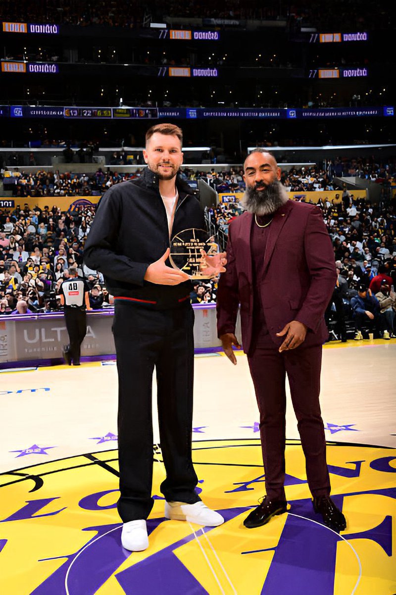 Prior to last night’s game against the Spurs, LD77 received his Western Conference Player of the Month award. 

📸: Adam Pantozzi via Getty